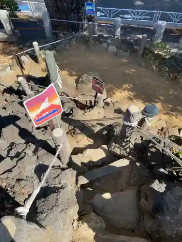 千駄ヶ谷冨士浅間神社の{uncategorized: "未分類", other: "その他", undefined: "問題あり", building: "その他建物", grave: "お墓", sacred_gate: "鳥居", guardian: "狛犬", statue: "像", buddha: "仏像", history: "歴史", nature: "自然", garden: "庭園", animal: "動物", pagoda: "塔", temizu: "手水舎", mountain_gate: "山門・神門", sanctuary: "本殿・本堂", subordinate: "末社・摂社", art: "芸術", scenery: "景色", jizo: "地蔵", ema: "絵馬", goshuin: "御朱印", omikuji: "おみくじ", items: "授与品その他", amulet: "お守り", goshuincho: "御朱印帳", eats: "食事", festival: "お祭り", votive_dance: "神楽", shichigosan: "七五三参", wedding: "結婚式", experience: "体験その他", initially: "初詣", around: "周辺", anti_infection: "感染症対策"}