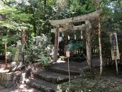 北口本宮冨士浅間神社の末社・摂社