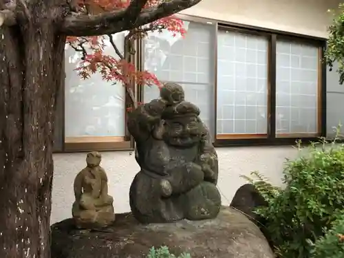 荒井神社の像