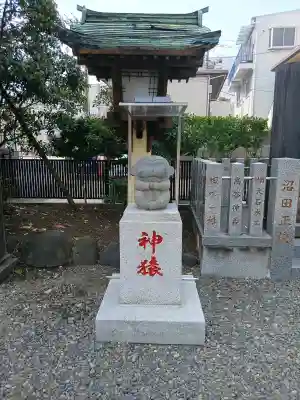 猿江神社の{uncategorized: "未分類", other: "その他", undefined: "問題あり", building: "その他建物", grave: "お墓", sacred_gate: "鳥居", guardian: "狛犬", statue: "像", buddha: "仏像", history: "歴史", nature: "自然", garden: "庭園", animal: "動物", pagoda: "塔", temizu: "手水舎", mountain_gate: "山門・神門", sanctuary: "本殿・本堂", subordinate: "末社・摂社", art: "芸術", scenery: "景色", jizo: "地蔵", ema: "絵馬", goshuin: "御朱印", omikuji: "おみくじ", items: "授与品その他", amulet: "お守り", goshuincho: "御朱印帳", eats: "食事", festival: "お祭り", votive_dance: "神楽", shichigosan: "七五三参", wedding: "結婚式", experience: "体験その他", initially: "初詣", around: "周辺", anti_infection: "感染症対策"}