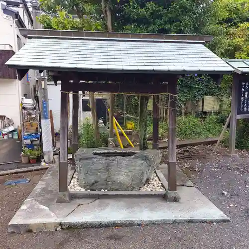 月見里笠森稲荷神社の手水