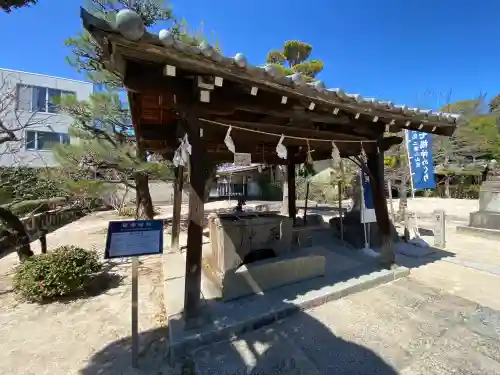鶴羽根神社の{uncategorized: "未分類", other: "その他", undefined: "問題あり", building: "その他建物", grave: "お墓", sacred_gate: "鳥居", guardian: "狛犬", statue: "像", buddha: "仏像", history: "歴史", nature: "自然", garden: "庭園", animal: "動物", pagoda: "塔", temizu: "手水舎", mountain_gate: "山門・神門", sanctuary: "本殿・本堂", subordinate: "末社・摂社", art: "芸術", scenery: "景色", jizo: "地蔵", ema: "絵馬", goshuin: "御朱印", omikuji: "おみくじ", items: "授与品その他", amulet: "お守り", goshuincho: "御朱印帳", eats: "食事", festival: "お祭り", votive_dance: "神楽", shichigosan: "七五三参", wedding: "結婚式", experience: "体験その他", initially: "初詣", around: "周辺", anti_infection: "感染症対策"}