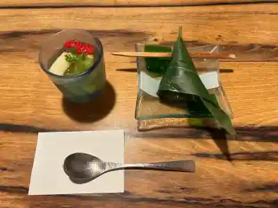 上野東照宮の{uncategorized: "未分類", other: "その他", undefined: "問題あり", building: "その他建物", grave: "お墓", sacred_gate: "鳥居", guardian: "狛犬", statue: "像", buddha: "仏像", history: "歴史", nature: "自然", garden: "庭園", animal: "動物", pagoda: "塔", temizu: "手水舎", mountain_gate: "山門・神門", sanctuary: "本殿・本堂", subordinate: "末社・摂社", art: "芸術", scenery: "景色", jizo: "地蔵", ema: "絵馬", goshuin: "御朱印", omikuji: "おみくじ", items: "授与品その他", amulet: "お守り", goshuincho: "御朱印帳", eats: "食事", festival: "お祭り", votive_dance: "神楽", shichigosan: "七五三参", wedding: "結婚式", experience: "体験その他", initially: "初詣", around: "周辺", anti_infection: "感染症対策"}