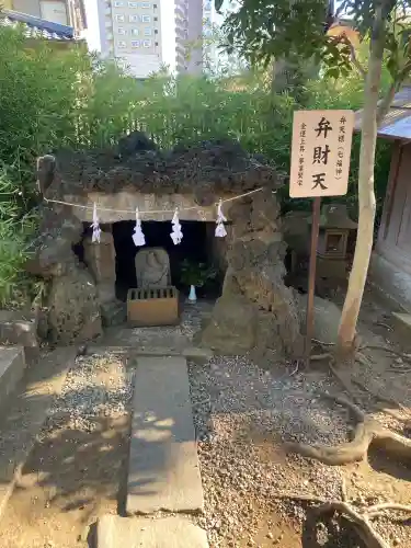 鳩ヶ谷氷川神社の{uncategorized: "未分類", other: "その他", undefined: "問題あり", building: "その他建物", grave: "お墓", sacred_gate: "鳥居", guardian: "狛犬", statue: "像", buddha: "仏像", history: "歴史", nature: "自然", garden: "庭園", animal: "動物", pagoda: "塔", temizu: "手水舎", mountain_gate: "山門・神門", sanctuary: "本殿・本堂", subordinate: "末社・摂社", art: "芸術", scenery: "景色", jizo: "地蔵", ema: "絵馬", goshuin: "御朱印", omikuji: "おみくじ", items: "授与品その他", amulet: "お守り", goshuincho: "御朱印帳", eats: "食事", festival: "お祭り", votive_dance: "神楽", shichigosan: "七五三参", wedding: "結婚式", experience: "体験その他", initially: "初詣", around: "周辺", anti_infection: "感染症対策"}