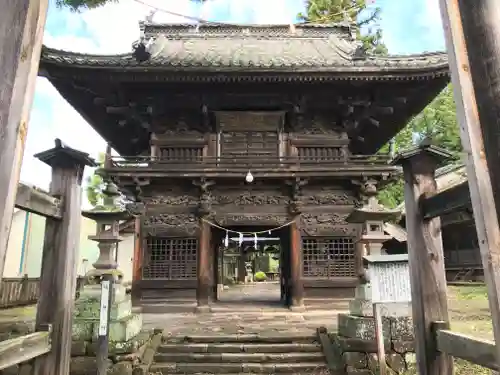 八幡神社の山門