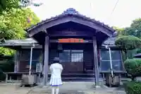 記念寺の本殿・本堂