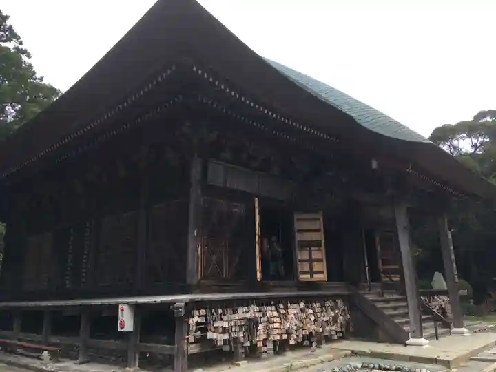 目の霊山 油山寺の本殿・本堂