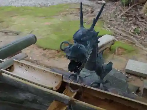 須須神社の手水舎