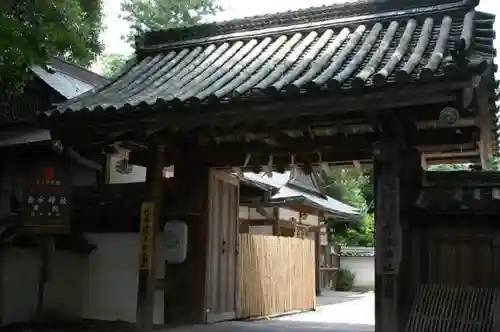 吉水神社の山門