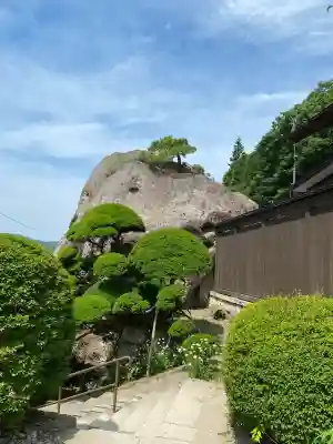 宝珠山 立石寺の{uncategorized: "未分類", other: "その他", undefined: "問題あり", building: "その他建物", grave: "お墓", sacred_gate: "鳥居", guardian: "狛犬", statue: "像", buddha: "仏像", history: "歴史", nature: "自然", garden: "庭園", animal: "動物", pagoda: "塔", temizu: "手水舎", mountain_gate: "山門・神門", sanctuary: "本殿・本堂", subordinate: "末社・摂社", art: "芸術", scenery: "景色", jizo: "地蔵", ema: "絵馬", goshuin: "御朱印", omikuji: "おみくじ", items: "授与品その他", amulet: "お守り", goshuincho: "御朱印帳", eats: "食事", festival: "お祭り", votive_dance: "神楽", shichigosan: "七五三参", wedding: "結婚式", experience: "体験その他", initially: "初詣", around: "周辺", anti_infection: "感染症対策"}