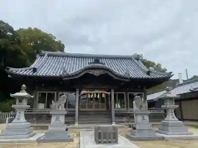 上田八幡神社の{uncategorized: "未分類", other: "その他", undefined: "問題あり", building: "その他建物", grave: "お墓", sacred_gate: "鳥居", guardian: "狛犬", statue: "像", buddha: "仏像", history: "歴史", nature: "自然", garden: "庭園", animal: "動物", pagoda: "塔", temizu: "手水舎", mountain_gate: "山門・神門", sanctuary: "本殿・本堂", subordinate: "末社・摂社", art: "芸術", scenery: "景色", jizo: "地蔵", ema: "絵馬", goshuin: "御朱印", omikuji: "おみくじ", items: "授与品その他", amulet: "お守り", goshuincho: "御朱印帳", eats: "食事", festival: "お祭り", votive_dance: "神楽", shichigosan: "七五三参", wedding: "結婚式", experience: "体験その他", initially: "初詣", around: "周辺", anti_infection: "感染症対策"}
