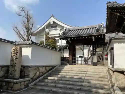 中勝寺の山門