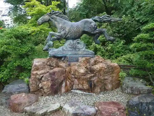 宝登山神社の像