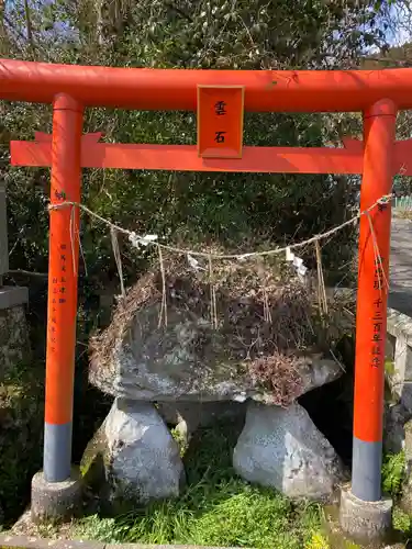 雲八幡宮元宮　雲石の本殿