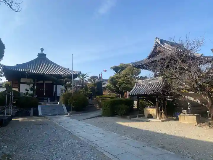 久米田寺の{uncategorized: "未分類", other: "その他", undefined: "問題あり", building: "その他建物", grave: "お墓", sacred_gate: "鳥居", guardian: "狛犬", statue: "像", buddha: "仏像", history: "歴史", nature: "自然", garden: "庭園", animal: "動物", pagoda: "塔", temizu: "手水舎", mountain_gate: "山門・神門", sanctuary: "本殿・本堂", subordinate: "末社・摂社", art: "芸術", scenery: "景色", jizo: "地蔵", ema: "絵馬", goshuin: "御朱印", omikuji: "おみくじ", items: "授与品その他", amulet: "お守り", goshuincho: "御朱印帳", eats: "食事", festival: "お祭り", votive_dance: "神楽", shichigosan: "七五三参", wedding: "結婚式", experience: "体験その他", initially: "初詣", around: "周辺", anti_infection: "感染症対策"}