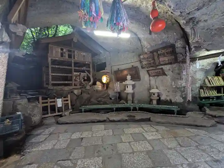 銭洗弁財天宇賀福神社(神奈川県)