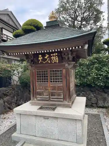 東覺寺の{uncategorized: "未分類", other: "その他", undefined: "問題あり", building: "その他建物", grave: "お墓", sacred_gate: "鳥居", guardian: "狛犬", statue: "像", buddha: "仏像", history: "歴史", nature: "自然", garden: "庭園", animal: "動物", pagoda: "塔", temizu: "手水舎", mountain_gate: "山門・神門", sanctuary: "本殿・本堂", subordinate: "末社・摂社", art: "芸術", scenery: "景色", jizo: "地蔵", ema: "絵馬", goshuin: "御朱印", omikuji: "おみくじ", items: "授与品その他", amulet: "お守り", goshuincho: "御朱印帳", eats: "食事", festival: "お祭り", votive_dance: "神楽", shichigosan: "七五三参", wedding: "結婚式", experience: "体験その他", initially: "初詣", around: "周辺", anti_infection: "感染症対策"}
