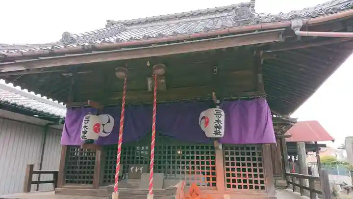 三ツ木神社の本殿・本堂