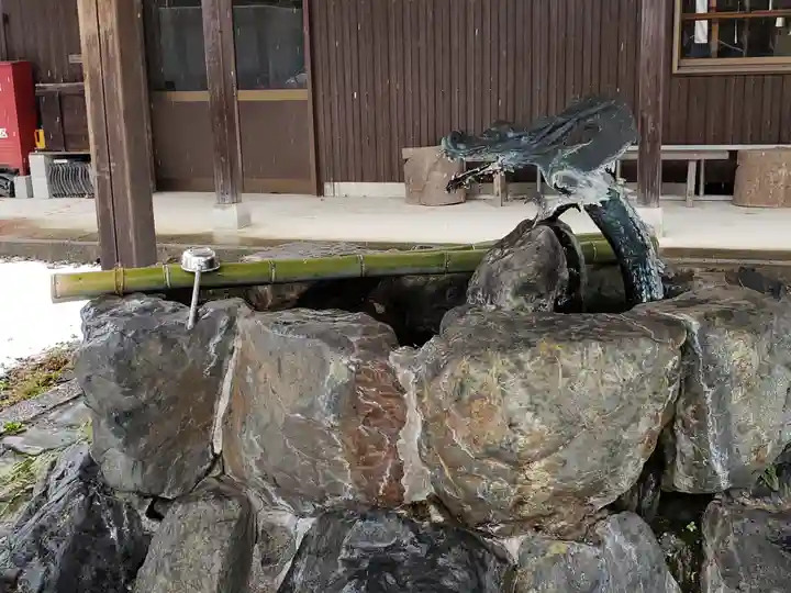 唐﨑神社の手水舎