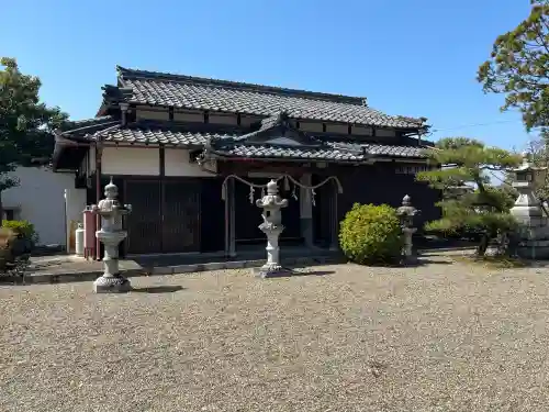 下多良神社の{uncategorized: "未分類", other: "その他", undefined: "問題あり", building: "その他建物", grave: "お墓", sacred_gate: "鳥居", guardian: "狛犬", statue: "像", buddha: "仏像", history: "歴史", nature: "自然", garden: "庭園", animal: "動物", pagoda: "塔", temizu: "手水舎", mountain_gate: "山門・神門", sanctuary: "本殿・本堂", subordinate: "末社・摂社", art: "芸術", scenery: "景色", jizo: "地蔵", ema: "絵馬", goshuin: "御朱印", omikuji: "おみくじ", items: "授与品その他", amulet: "お守り", goshuincho: "御朱印帳", eats: "食事", festival: "お祭り", votive_dance: "神楽", shichigosan: "七五三参", wedding: "結婚式", experience: "体験その他", initially: "初詣", around: "周辺", anti_infection: "感染症対策"}