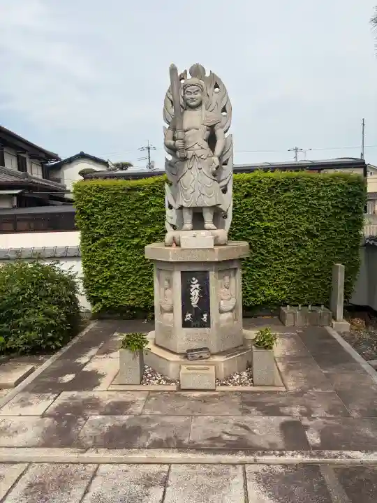 青蓮院の{uncategorized: "未分類", other: "その他", undefined: "問題あり", building: "その他建物", grave: "お墓", sacred_gate: "鳥居", guardian: "狛犬", statue: "像", buddha: "仏像", history: "歴史", nature: "自然", garden: "庭園", animal: "動物", pagoda: "塔", temizu: "手水舎", mountain_gate: "山門・神門", sanctuary: "本殿・本堂", subordinate: "末社・摂社", art: "芸術", scenery: "景色", jizo: "地蔵", ema: "絵馬", goshuin: "御朱印", omikuji: "おみくじ", items: "授与品その他", amulet: "お守り", goshuincho: "御朱印帳", eats: "食事", festival: "お祭り", votive_dance: "神楽", shichigosan: "七五三参", wedding: "結婚式", experience: "体験その他", initially: "初詣", around: "周辺", anti_infection: "感染症対策"}