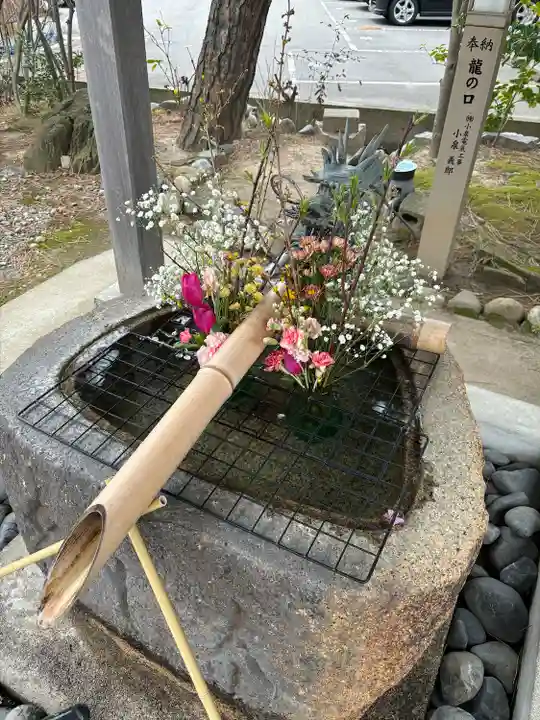 三社神社の手水舎