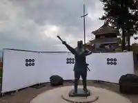 眞田神社の像