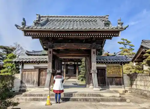 栄竜寺の山門