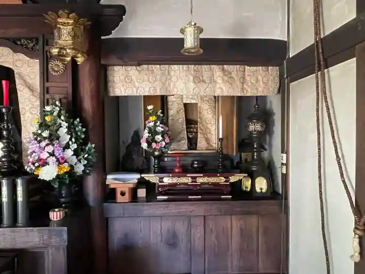 西徳寺の{uncategorized: "未分類", other: "その他", undefined: "問題あり", building: "その他建物", grave: "お墓", sacred_gate: "鳥居", guardian: "狛犬", statue: "像", buddha: "仏像", history: "歴史", nature: "自然", garden: "庭園", animal: "動物", pagoda: "塔", temizu: "手水舎", mountain_gate: "山門・神門", sanctuary: "本殿・本堂", subordinate: "末社・摂社", art: "芸術", scenery: "景色", jizo: "地蔵", ema: "絵馬", goshuin: "御朱印", omikuji: "おみくじ", items: "授与品その他", amulet: "お守り", goshuincho: "御朱印帳", eats: "食事", festival: "お祭り", votive_dance: "神楽", shichigosan: "七五三参", wedding: "結婚式", experience: "体験その他", initially: "初詣", around: "周辺", anti_infection: "感染症対策"}