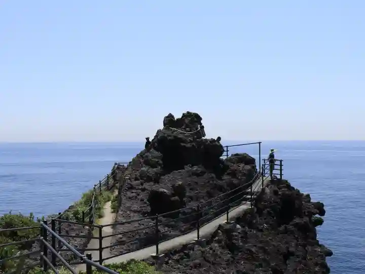 熊野神社の{uncategorized: "未分類", other: "その他", undefined: "問題あり", building: "その他建物", grave: "お墓", sacred_gate: "鳥居", guardian: "狛犬", statue: "像", buddha: "仏像", history: "歴史", nature: "自然", garden: "庭園", animal: "動物", pagoda: "塔", temizu: "手水舎", mountain_gate: "山門・神門", sanctuary: "本殿・本堂", subordinate: "末社・摂社", art: "芸術", scenery: "景色", jizo: "地蔵", ema: "絵馬", goshuin: "御朱印", omikuji: "おみくじ", items: "授与品その他", amulet: "お守り", goshuincho: "御朱印帳", eats: "食事", festival: "お祭り", votive_dance: "神楽", shichigosan: "七五三参", wedding: "結婚式", experience: "体験その他", initially: "初詣", around: "周辺", anti_infection: "感染症対策"}
