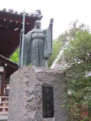 成願寺の像