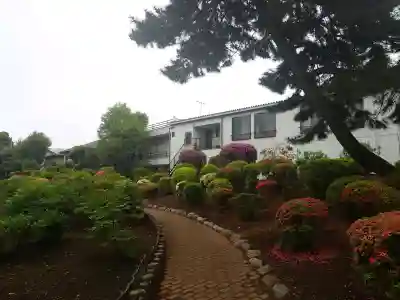 箭弓稲荷神社の{uncategorized: "未分類", other: "その他", undefined: "問題あり", building: "その他建物", grave: "お墓", sacred_gate: "鳥居", guardian: "狛犬", statue: "像", buddha: "仏像", history: "歴史", nature: "自然", garden: "庭園", animal: "動物", pagoda: "塔", temizu: "手水舎", mountain_gate: "山門・神門", sanctuary: "本殿・本堂", subordinate: "末社・摂社", art: "芸術", scenery: "景色", jizo: "地蔵", ema: "絵馬", goshuin: "御朱印", omikuji: "おみくじ", items: "授与品その他", amulet: "お守り", goshuincho: "御朱印帳", eats: "食事", festival: "お祭り", votive_dance: "神楽", shichigosan: "七五三参", wedding: "結婚式", experience: "体験その他", initially: "初詣", around: "周辺", anti_infection: "感染症対策"}