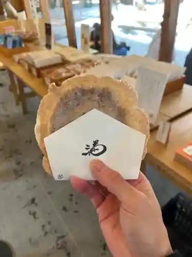 北海道神宮の{uncategorized: "未分類", other: "その他", undefined: "問題あり", building: "その他建物", grave: "お墓", sacred_gate: "鳥居", guardian: "狛犬", statue: "像", buddha: "仏像", history: "歴史", nature: "自然", garden: "庭園", animal: "動物", pagoda: "塔", temizu: "手水舎", mountain_gate: "山門・神門", sanctuary: "本殿・本堂", subordinate: "末社・摂社", art: "芸術", scenery: "景色", jizo: "地蔵", ema: "絵馬", goshuin: "御朱印", omikuji: "おみくじ", items: "授与品その他", amulet: "お守り", goshuincho: "御朱印帳", eats: "食事", festival: "お祭り", votive_dance: "神楽", shichigosan: "七五三参", wedding: "結婚式", experience: "体験その他", initially: "初詣", around: "周辺", anti_infection: "感染症対策"}