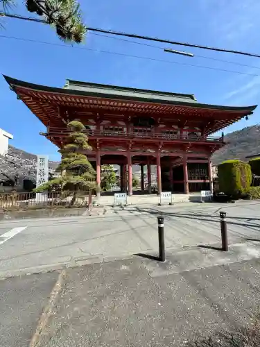甲斐善光寺の{uncategorized: "未分類", other: "その他", undefined: "問題あり", building: "その他建物", grave: "お墓", sacred_gate: "鳥居", guardian: "狛犬", statue: "像", buddha: "仏像", history: "歴史", nature: "自然", garden: "庭園", animal: "動物", pagoda: "塔", temizu: "手水舎", mountain_gate: "山門・神門", sanctuary: "本殿・本堂", subordinate: "末社・摂社", art: "芸術", scenery: "景色", jizo: "地蔵", ema: "絵馬", goshuin: "御朱印", omikuji: "おみくじ", items: "授与品その他", amulet: "お守り", goshuincho: "御朱印帳", eats: "食事", festival: "お祭り", votive_dance: "神楽", shichigosan: "七五三参", wedding: "結婚式", experience: "体験その他", initially: "初詣", around: "周辺", anti_infection: "感染症対策"}