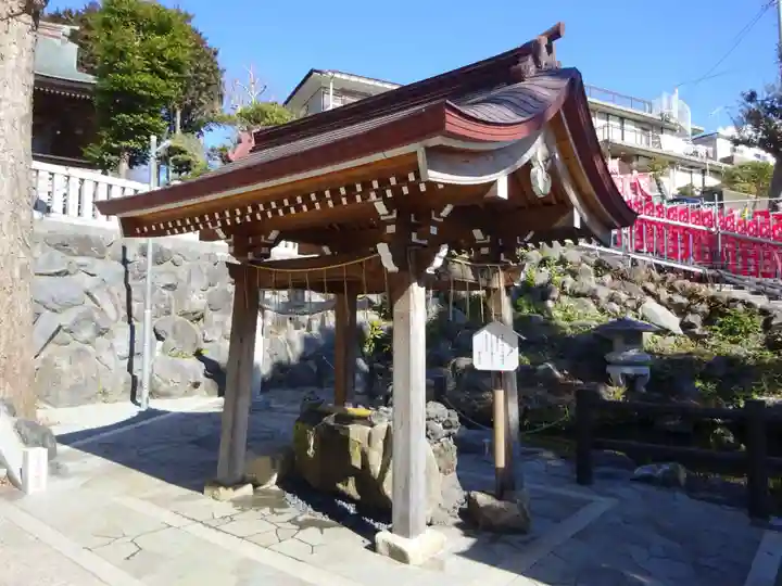 亀井神社の手水舎