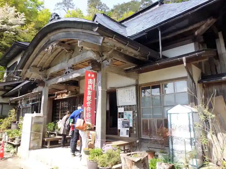 華蔵院の本殿・本堂