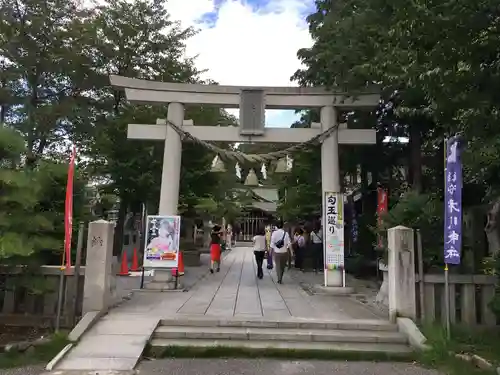 鎮守氷川神社の鳥居