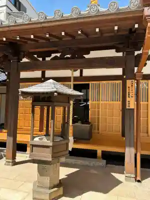 持明院の{uncategorized: "未分類", other: "その他", undefined: "問題あり", building: "その他建物", grave: "お墓", sacred_gate: "鳥居", guardian: "狛犬", statue: "像", buddha: "仏像", history: "歴史", nature: "自然", garden: "庭園", animal: "動物", pagoda: "塔", temizu: "手水舎", mountain_gate: "山門・神門", sanctuary: "本殿・本堂", subordinate: "末社・摂社", art: "芸術", scenery: "景色", jizo: "地蔵", ema: "絵馬", goshuin: "御朱印", omikuji: "おみくじ", items: "授与品その他", amulet: "お守り", goshuincho: "御朱印帳", eats: "食事", festival: "お祭り", votive_dance: "神楽", shichigosan: "七五三参", wedding: "結婚式", experience: "体験その他", initially: "初詣", around: "周辺", anti_infection: "感染症対策"}