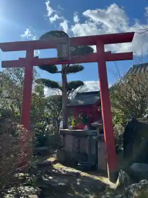 わたぼうし稲荷神社の{uncategorized: "未分類", other: "その他", undefined: "問題あり", building: "その他建物", grave: "お墓", sacred_gate: "鳥居", guardian: "狛犬", statue: "像", buddha: "仏像", history: "歴史", nature: "自然", garden: "庭園", animal: "動物", pagoda: "塔", temizu: "手水舎", mountain_gate: "山門・神門", sanctuary: "本殿・本堂", subordinate: "末社・摂社", art: "芸術", scenery: "景色", jizo: "地蔵", ema: "絵馬", goshuin: "御朱印", omikuji: "おみくじ", items: "授与品その他", amulet: "お守り", goshuincho: "御朱印帳", eats: "食事", festival: "お祭り", votive_dance: "神楽", shichigosan: "七五三参", wedding: "結婚式", experience: "体験その他", initially: "初詣", around: "周辺", anti_infection: "感染症対策"}
