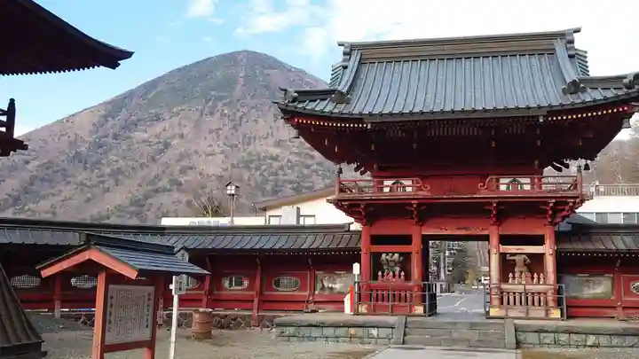 中禅寺の山門・神門