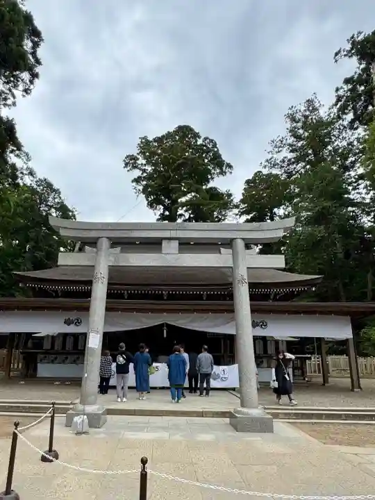 鹿島神宮の{uncategorized: "未分類", other: "その他", undefined: "問題あり", building: "その他建物", grave: "お墓", sacred_gate: "鳥居", guardian: "狛犬", statue: "像", buddha: "仏像", history: "歴史", nature: "自然", garden: "庭園", animal: "動物", pagoda: "塔", temizu: "手水舎", mountain_gate: "山門・神門", sanctuary: "本殿・本堂", subordinate: "末社・摂社", art: "芸術", scenery: "景色", jizo: "地蔵", ema: "絵馬", goshuin: "御朱印", omikuji: "おみくじ", items: "授与品その他", amulet: "お守り", goshuincho: "御朱印帳", eats: "食事", festival: "お祭り", votive_dance: "神楽", shichigosan: "七五三参", wedding: "結婚式", experience: "体験その他", initially: "初詣", around: "周辺", anti_infection: "感染症対策"}