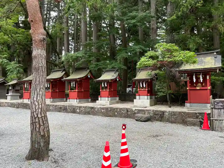 北口本宮冨士浅間神社の末社・摂社