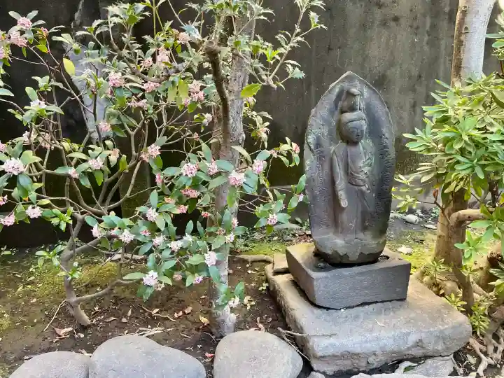 浄正寺の{uncategorized: "未分類", other: "その他", undefined: "問題あり", building: "その他建物", grave: "お墓", sacred_gate: "鳥居", guardian: "狛犬", statue: "像", buddha: "仏像", history: "歴史", nature: "自然", garden: "庭園", animal: "動物", pagoda: "塔", temizu: "手水舎", mountain_gate: "山門・神門", sanctuary: "本殿・本堂", subordinate: "末社・摂社", art: "芸術", scenery: "景色", jizo: "地蔵", ema: "絵馬", goshuin: "御朱印", omikuji: "おみくじ", items: "授与品その他", amulet: "お守り", goshuincho: "御朱印帳", eats: "食事", festival: "お祭り", votive_dance: "神楽", shichigosan: "七五三参", wedding: "結婚式", experience: "体験その他", initially: "初詣", around: "周辺", anti_infection: "感染症対策"}