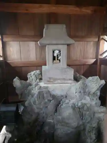 水神堂の{uncategorized: "未分類", other: "その他", undefined: "問題あり", building: "その他建物", grave: "お墓", sacred_gate: "鳥居", guardian: "狛犬", statue: "像", buddha: "仏像", history: "歴史", nature: "自然", garden: "庭園", animal: "動物", pagoda: "塔", temizu: "手水舎", mountain_gate: "山門・神門", sanctuary: "本殿・本堂", subordinate: "末社・摂社", art: "芸術", scenery: "景色", jizo: "地蔵", ema: "絵馬", goshuin: "御朱印", omikuji: "おみくじ", items: "授与品その他", amulet: "お守り", goshuincho: "御朱印帳", eats: "食事", festival: "お祭り", votive_dance: "神楽", shichigosan: "七五三参", wedding: "結婚式", experience: "体験その他", initially: "初詣", around: "周辺", anti_infection: "感染症対策"}