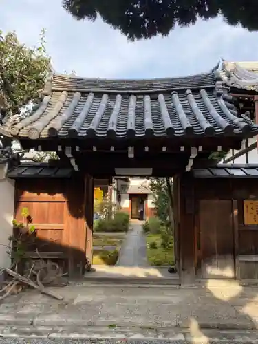 尊陽院の山門・神門