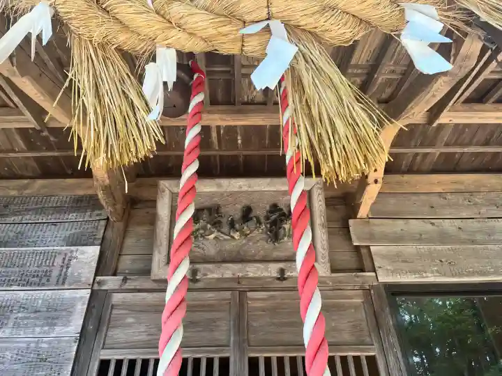 新山神社の{uncategorized: "未分類", other: "その他", undefined: "問題あり", building: "その他建物", grave: "お墓", sacred_gate: "鳥居", guardian: "狛犬", statue: "像", buddha: "仏像", history: "歴史", nature: "自然", garden: "庭園", animal: "動物", pagoda: "塔", temizu: "手水舎", mountain_gate: "山門・神門", sanctuary: "本殿・本堂", subordinate: "末社・摂社", art: "芸術", scenery: "景色", jizo: "地蔵", ema: "絵馬", goshuin: "御朱印", omikuji: "おみくじ", items: "授与品その他", amulet: "お守り", goshuincho: "御朱印帳", eats: "食事", festival: "お祭り", votive_dance: "神楽", shichigosan: "七五三参", wedding: "結婚式", experience: "体験その他", initially: "初詣", around: "周辺", anti_infection: "感染症対策"}
