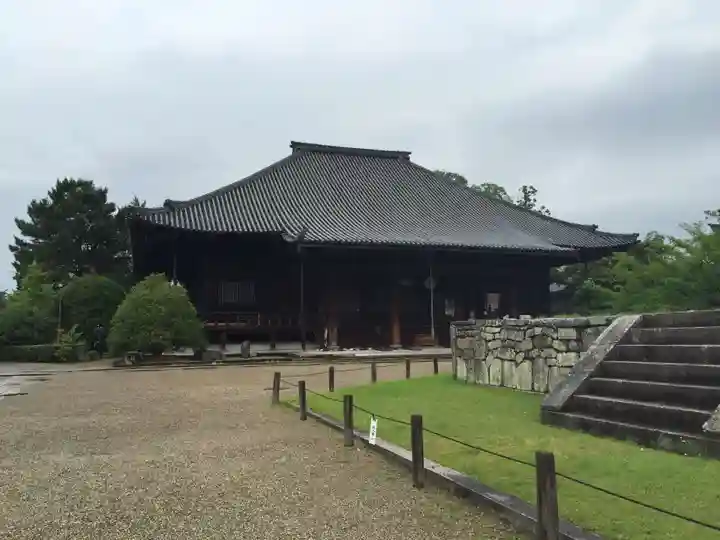 西大寺の本殿・本堂