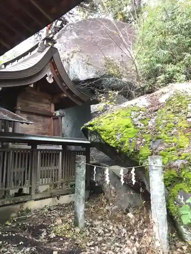 大石神社の本殿