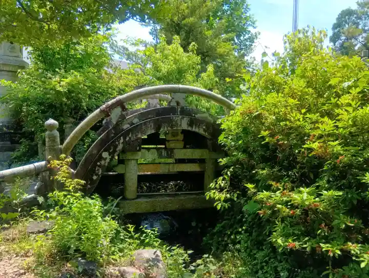 八幡神社の{uncategorized: "未分類", other: "その他", undefined: "問題あり", building: "その他建物", grave: "お墓", sacred_gate: "鳥居", guardian: "狛犬", statue: "像", buddha: "仏像", history: "歴史", nature: "自然", garden: "庭園", animal: "動物", pagoda: "塔", temizu: "手水舎", mountain_gate: "山門・神門", sanctuary: "本殿・本堂", subordinate: "末社・摂社", art: "芸術", scenery: "景色", jizo: "地蔵", ema: "絵馬", goshuin: "御朱印", omikuji: "おみくじ", items: "授与品その他", amulet: "お守り", goshuincho: "御朱印帳", eats: "食事", festival: "お祭り", votive_dance: "神楽", shichigosan: "七五三参", wedding: "結婚式", experience: "体験その他", initially: "初詣", around: "周辺", anti_infection: "感染症対策"}
