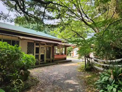 烏帽子嶽神社の建物その他